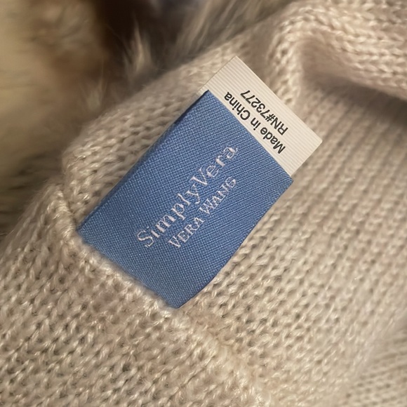 2017 Vera Wang Vegan Faux Fur Cowl - Picture 7 of 8